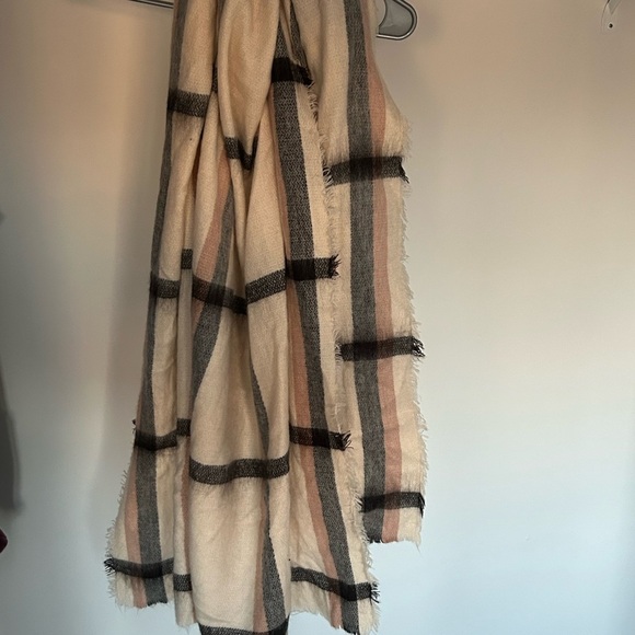 H&M Cream and Black Plaid Scarf - Picture 1 of 3